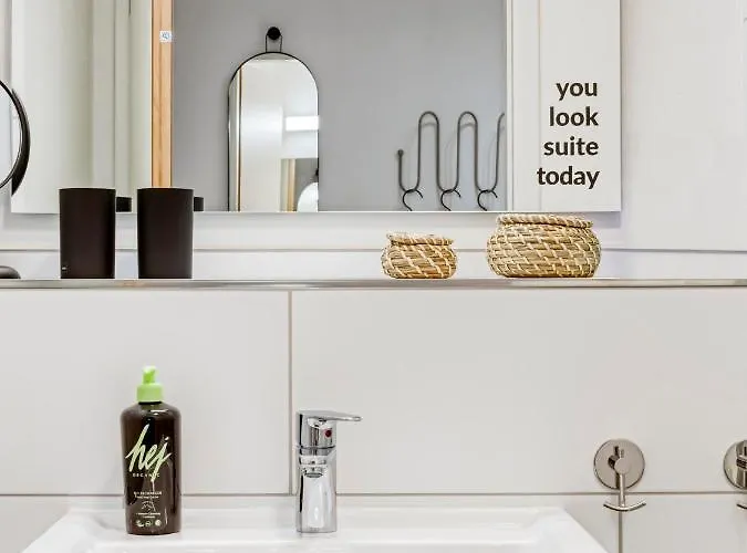 מלון דירות Limehome Nikolaus-leis-strasse 4*